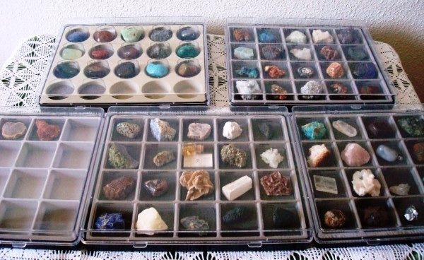 Colección de 15 Minerales de África en Caja de Madera Natural
